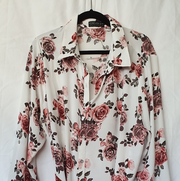 F21 white belted shirt dress with pink roses - Picture 3 of 4